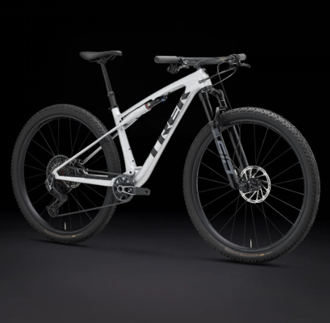 2025 Trek Supercaliber SLR 9.8 XO AXS mountain bike in Argent Drizzle with Bontrager Kovee Elite 30 carbon wheels and RockShox SID Select+ fork